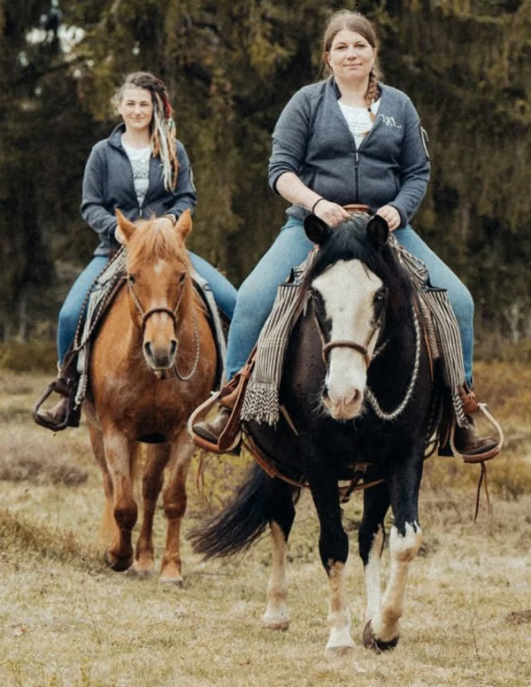 Wanderreit-Abenteuer: Von wildromantischen Höhenzügen stetig bergab zu den weiten Ebenen der Donau.