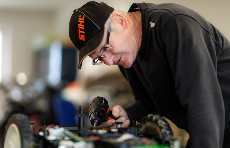 Mähroboter-Experte Pfarrkirchen: Echo Robotics & Shindaiwa für anspruchsvolle Flächen. Ihr Fachbetrieb für autonomes Mähen hocheffektiv. Sportplatzpflege mit autonomen Mähsystemen Südostbayern.