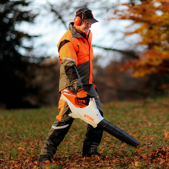 Echo Robotics & Stihl Spezialist in Pfarrkirchen: Professionelle Mähroboter für jede Fläche. Von Privatgärten bis Sportplätzen in Südostbayern. Mähroboter Verlegeservice für Bad Birnbach und Pfarrkirchen.
