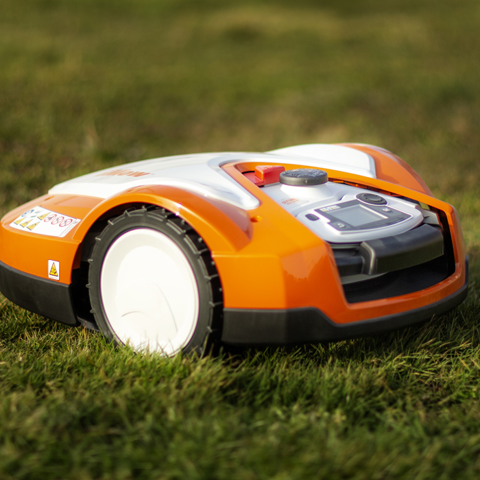 Rasenpflege ohne Aufwand: Autonome Mähroboter für kleinste Gärten bis Golfanlagen in Pfarrkirchen. Echo Robotics & Shindaiwa Experten. Echo Robotics vs Stihl iMOW Vergleich für Großflächen.